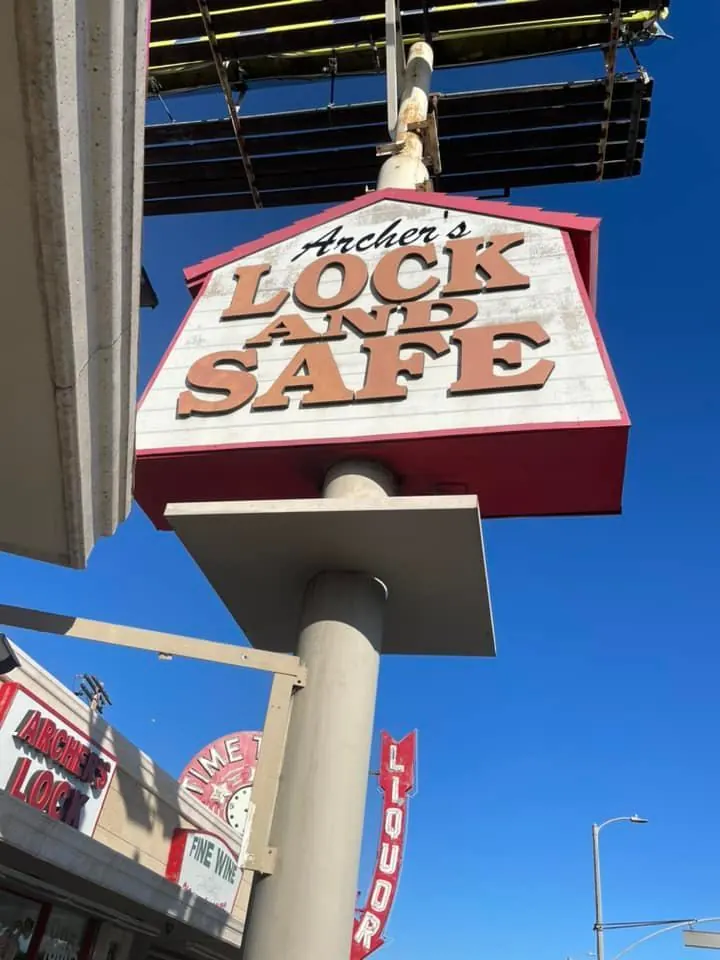 Pole sign for a lock and safe shop