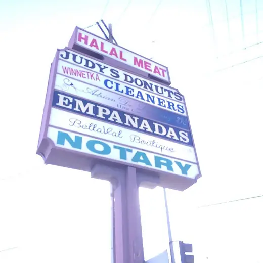 Multi-tenant pylon sign